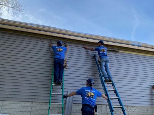 Volunteers Working 3